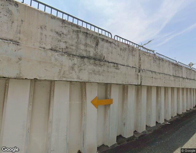 ビールーズウェスト 左側からの外観