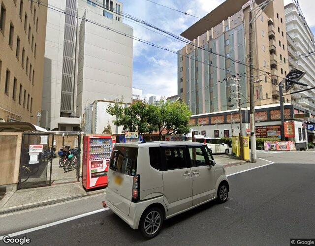 Xenia十三店 右側からの外観