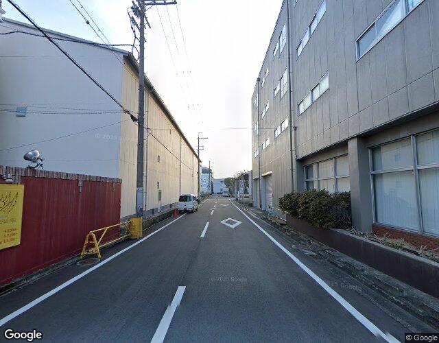 ケロ・ポリ・ケア 右側からの外観