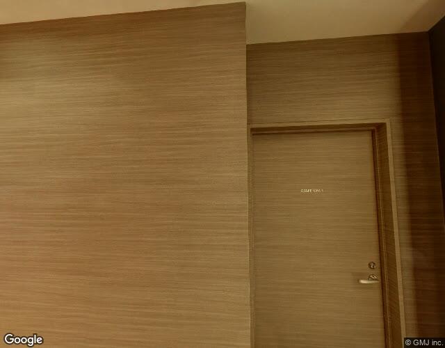HOTEL L’HOTEL 右側からの外観