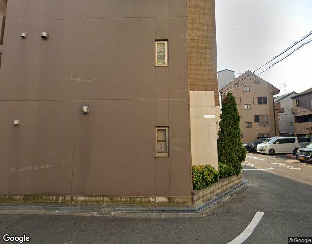 ホテル どんぐりころころ 鶴橋店 右側からの外観