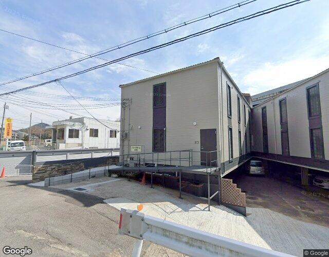 ベーシック ホテル 右側からの外観