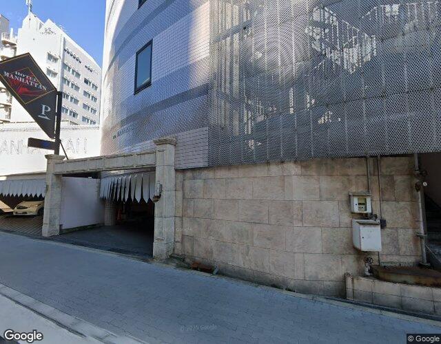 HOTEL MANHATTAN長居店 左側からの外観