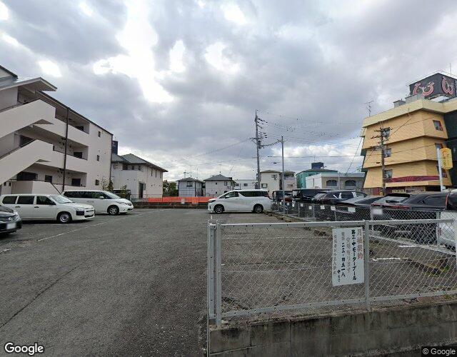 白の宮殿 左側からの外観
