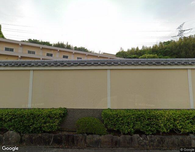 隠宿 凛(元AUBE) 右側からの外観
