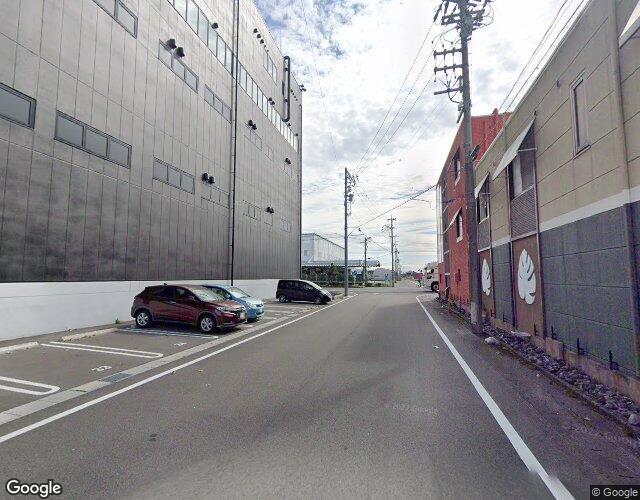 MiNT(旧アウラスイート) 右側からの外観