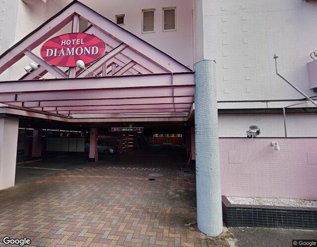 ダイアモンド 右側からの外観