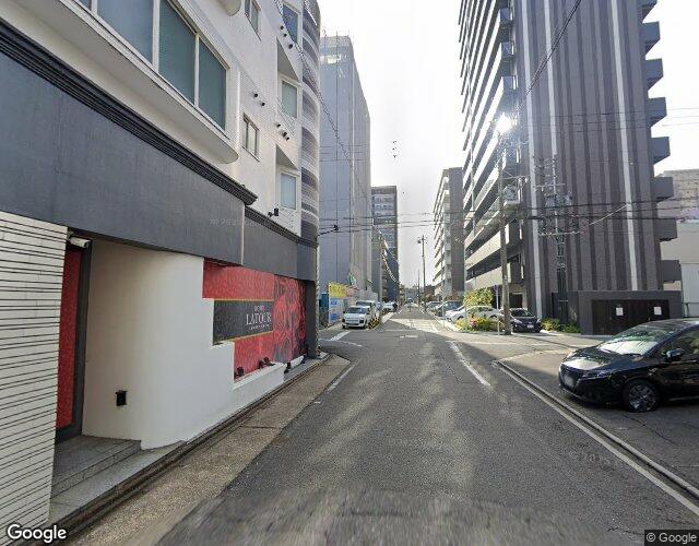 ラトゥール名古屋 右側からの外観