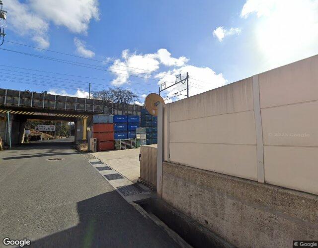 アリュールイースト 右側からの外観