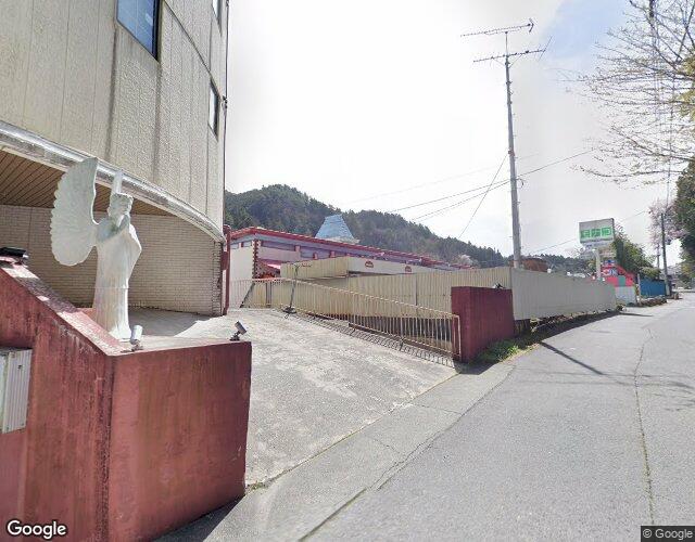ホテル クレヨン 裏側からの外観
