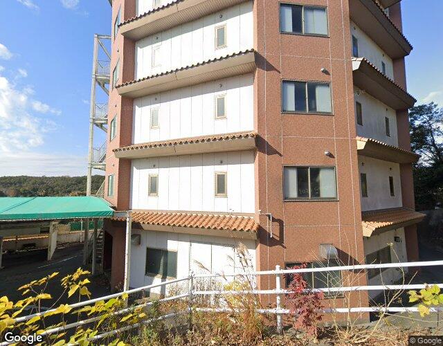 ペルラ 左側からの外観