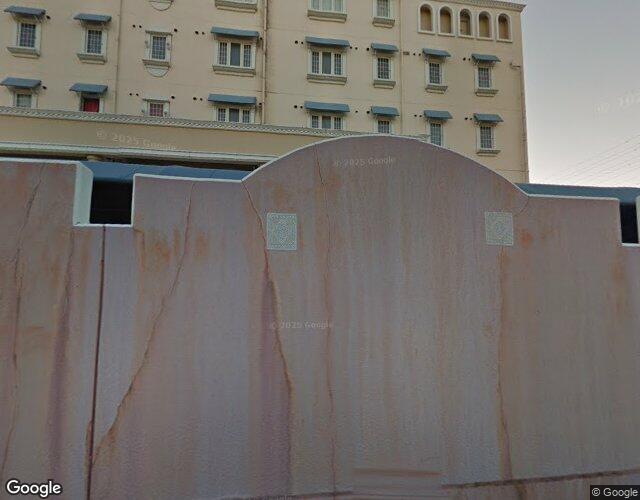HOTEL QUEEN 左側からの外観