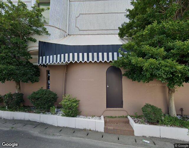 ホテル おしゃれ貴族大使館一宮店 左側からの外観