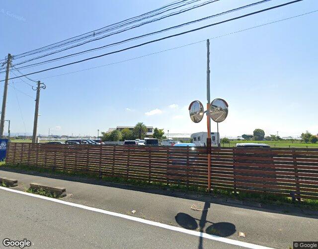 LUAU 右側からの外観