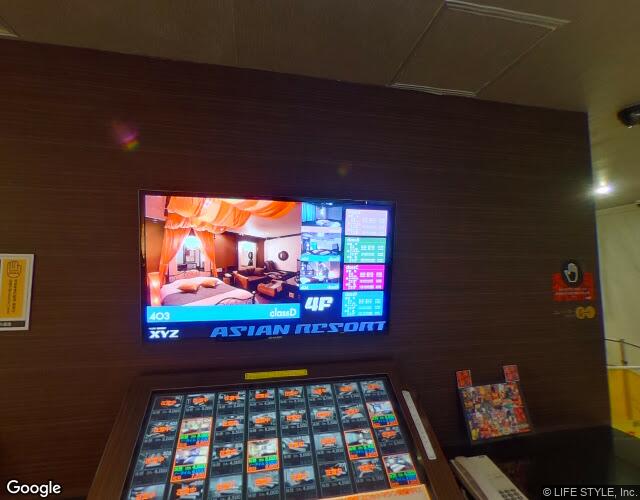 ホテル XYZ 裏側からの外観
