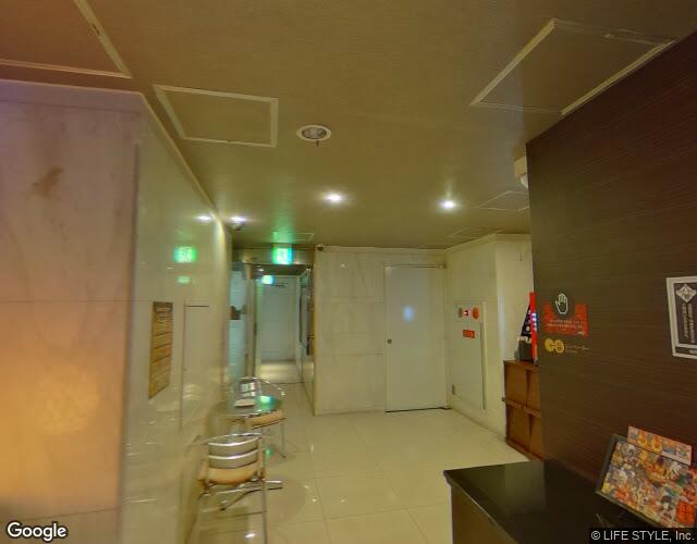 ホテル XYZ 右側からの外観