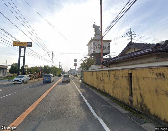 ファンファ 右側からの外観