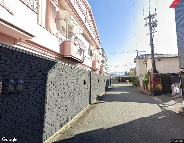 艶【SLP HOTELS GROUP】 右側からの外観