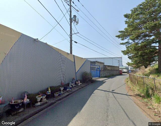 プラス1 裏側からの外観