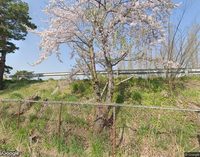 プラス1 左側からの外観