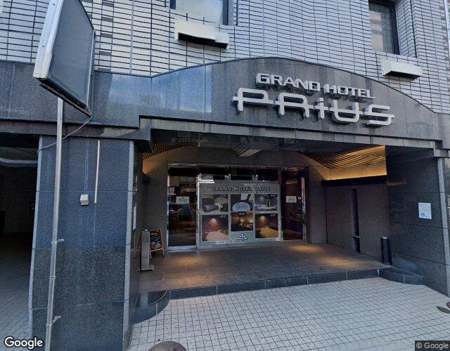 グランドホテル プリウス 左側からの外観