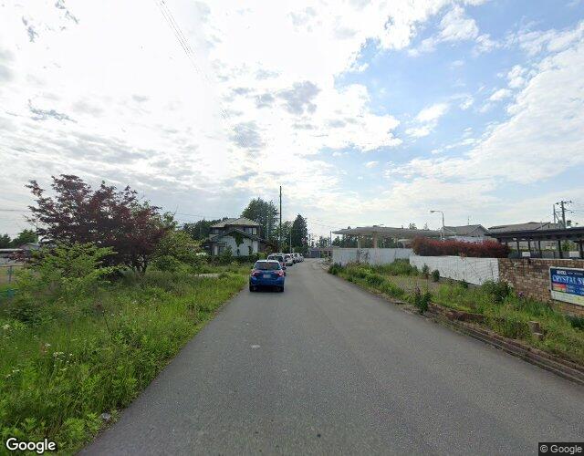 クリスタルネロ 左側からの外観