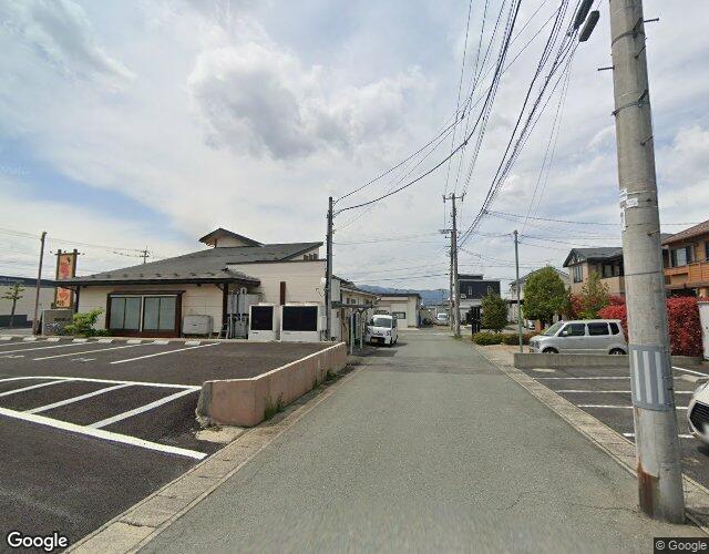 エデン 左側からの外観