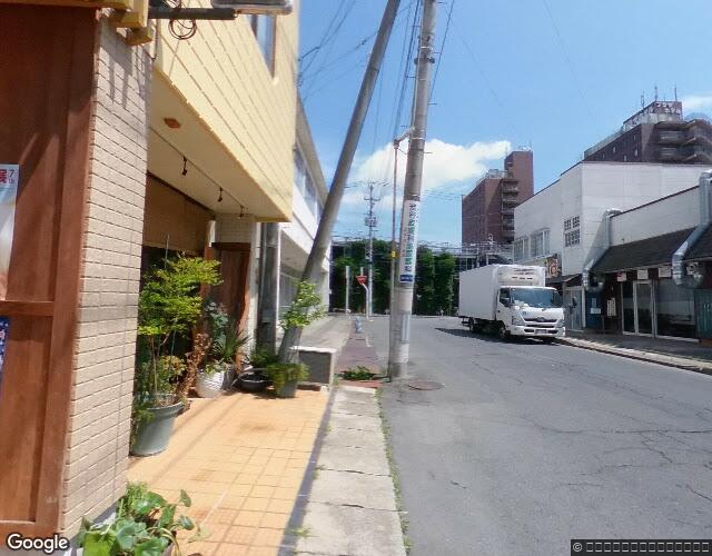 赤いくつ 右側からの外観