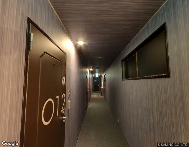 100％HOTEL 裏側からの外観