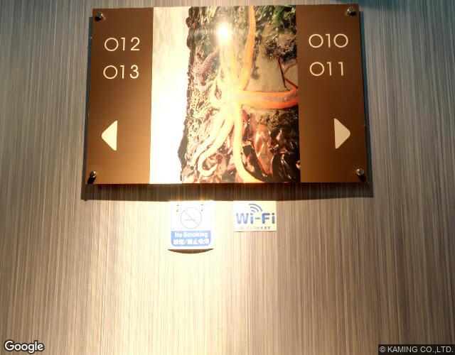100％HOTEL 左側からの外観