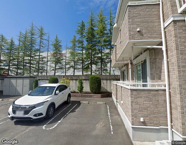 風のささやき 左側からの外観