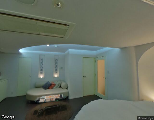 HOTEL es’（エス） 左側からの外観
