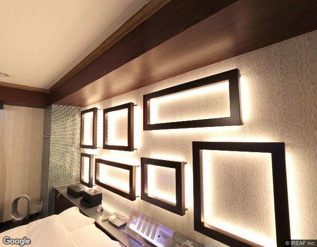 Blue　Hotel　Sju(:)pri:m 左側からの外観