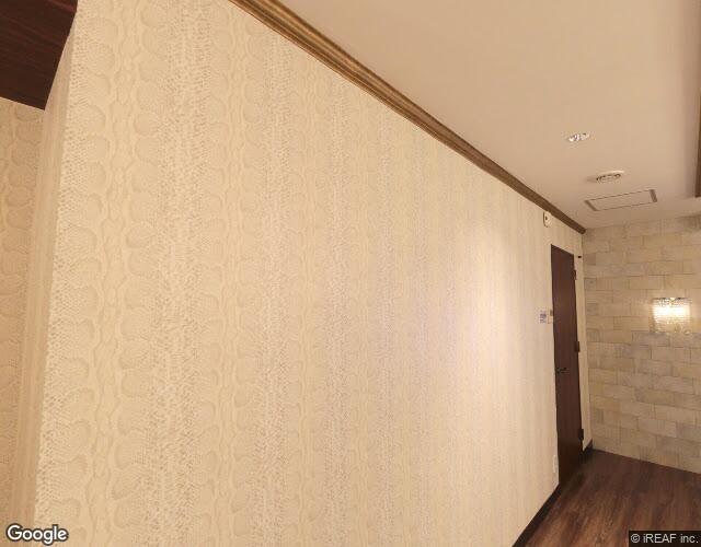 Blue　Hotel　Sju(:)pri:m 右側からの外観