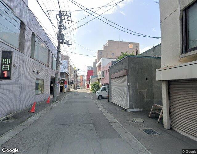 ラ・メール 左側からの外観