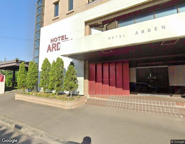 ホテル ARDEN 左側からの外観