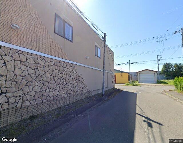 デュ・ラパン 左側からの外観