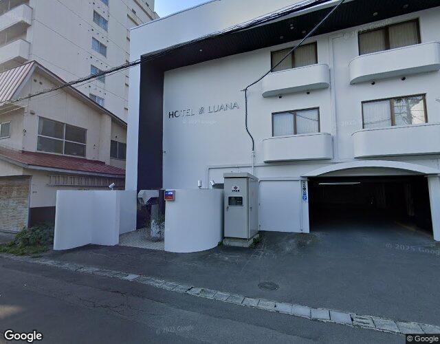 HOTEL LUANA 裏側からの外観