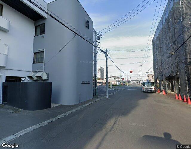 HOTEL LUANA 左側からの外観