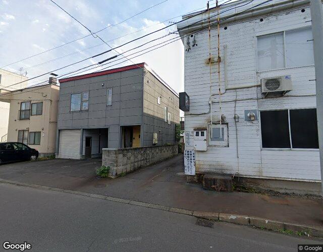 ホテル 818 裏側からの外観