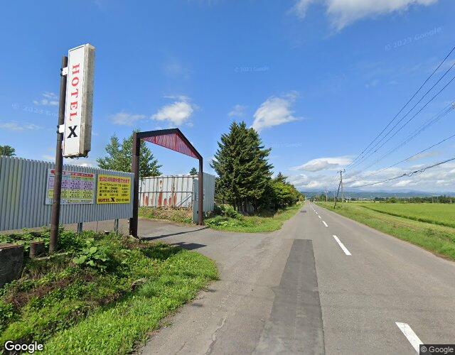 ホテルX 左側からの外観