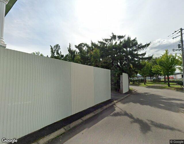 フランス 裏側からの外観