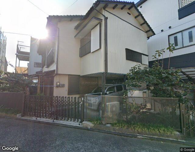 NRB（エヌアールビー） 左側からの外観