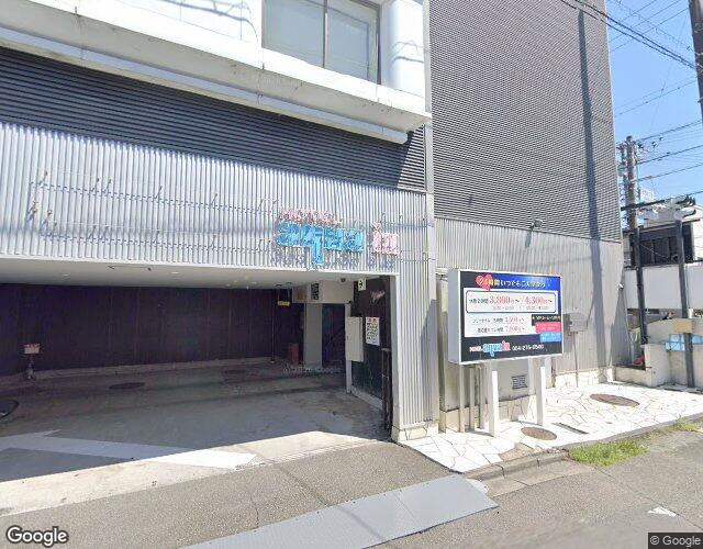 アクアイン 右側からの外観