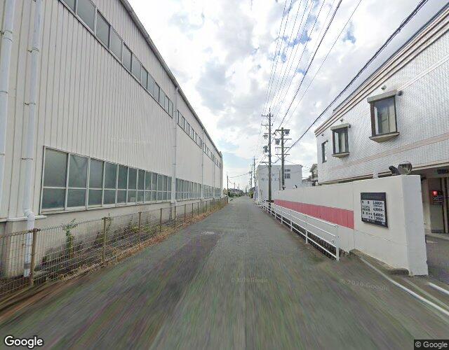 カルネ 左側からの外観