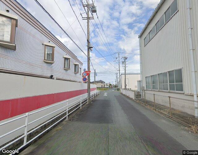 カルネ 右側からの外観