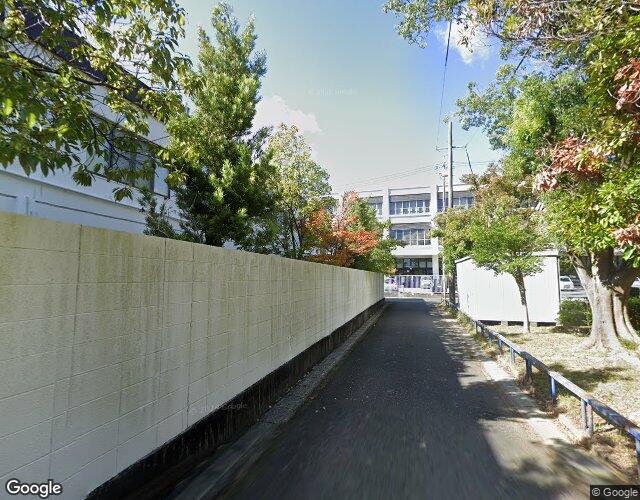 カルネジュニア 左側からの外観