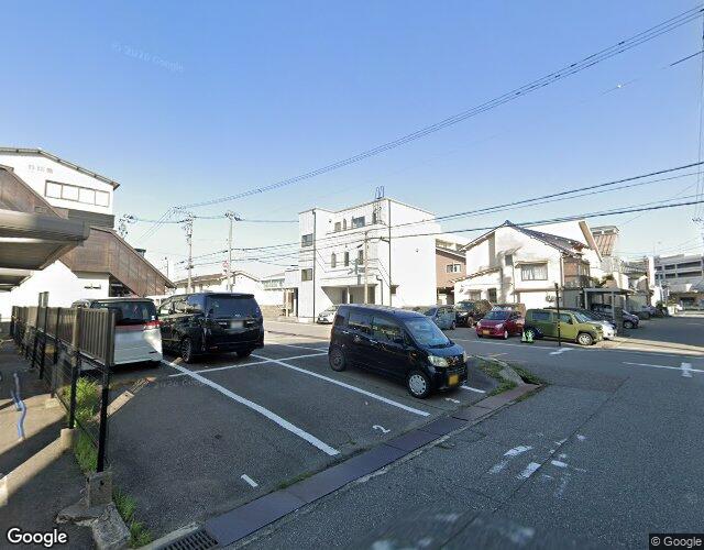 ローズベリー 右側からの外観