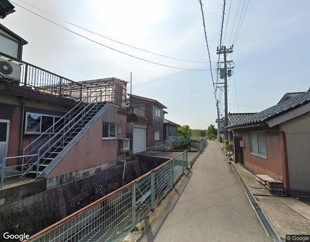 富山アイネ 左側からの外観