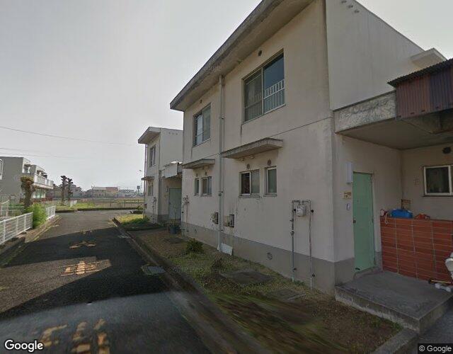 オリーブ 右側からの外観